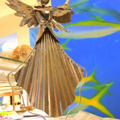 Vineta Strandhotels Restaurant Blaue Lagune Dekoration Engel in gold